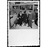 Utasok autóbusszal, a Győri Általános Közlekedési Vállalat és a Star Garage által üzemeltetett és gyártott busz, jármű, közlekedés, Horthy-korszak, 1930-as évek, Eredeti fotó, papírkép.   