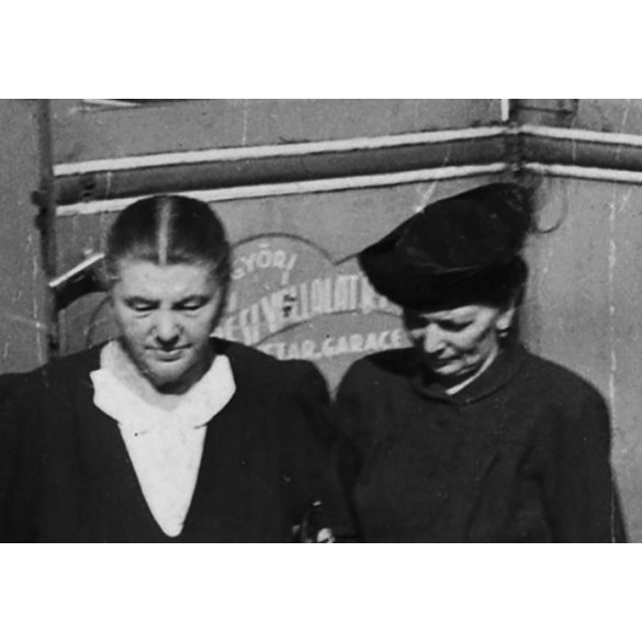 Utasok autóbusszal, a Győri Általános Közlekedési Vállalat és a Star Garage által üzemeltetett és gyártott busz, jármű, közlekedés, Horthy-korszak, 1930-as évek, Eredeti fotó, papírkép.   