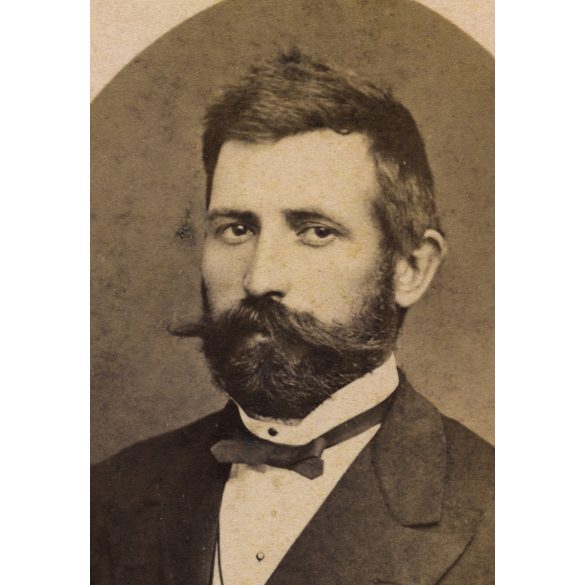 Ritka! Heinrich Weidner műterme, Besztercebánya, Felvidék, elegáns szakállas férfi portréja, bajusz, monarchia, 1870-es évek, Eredeti CDV, korai ritka vizitkártya fotó.  