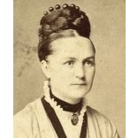 Ritka! Lengyel Samu műterme, Budapest, elegáns nő portréja, gyönyörű haj, fejdísz, monarchia, 1880-as évek, Eredeti CDV, vizitkártya fotó.   