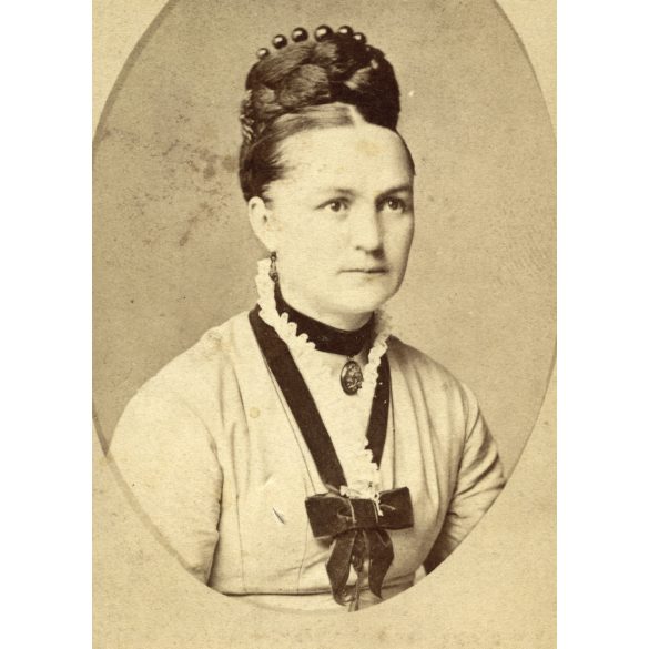 Ritka! Lengyel Samu műterme, Budapest, elegáns nő portréja, gyönyörű haj, fejdísz, monarchia, 1880-as évek, Eredeti CDV, vizitkártya fotó.   