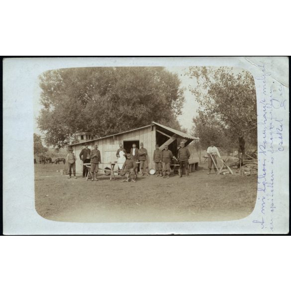 Tábori posta, magyar katonák szerb parasztokkal, Pétervárad, tábori konyha, Szinte László, egyenruha, 1. világháború, egyenruha, monarchia, 1910-es évek, Eredeti fotó, lebélyegzett papírkép.  