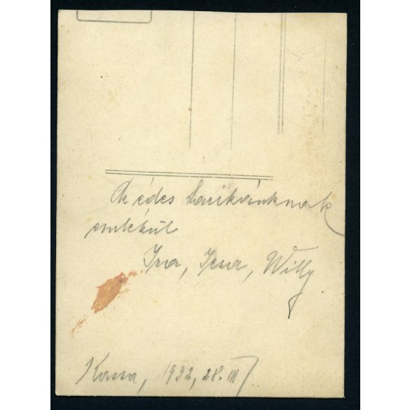 Lányok a korcsolya és teniszpálya épületénél, Kassa, Felvidék,  Horthy-korszak, 1932, 1930-as évek, Eredeti fotó, lebélyegzett papírkép. 