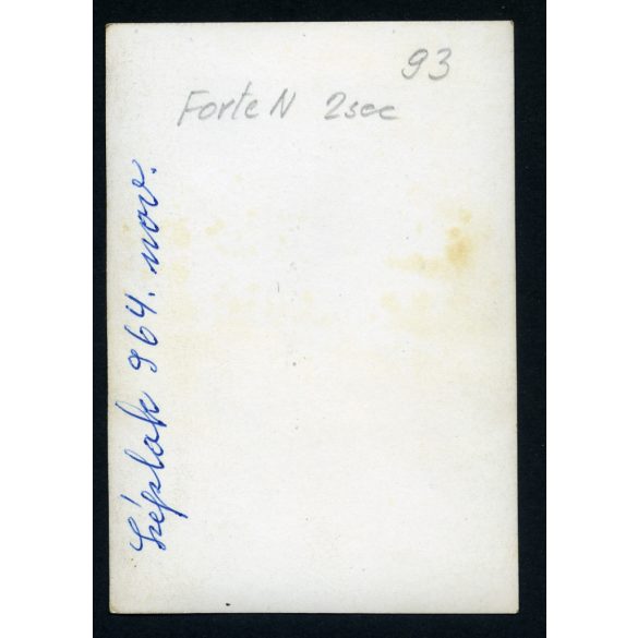 Likőrök, konyakok egy bárszekrényben, Széplak, Balatonszéplak, klasszikus magyar szeszes italok, szocializmus, 1964, 1960-as évek, Eredeti fotó, papírkép.   