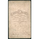 Erdősy műterem, Pest (Vác), elegáns hölgy portréja, gyönyörű frizura, monarchia, 1860-as évek, Eredeti CDV, vizitkártya fotó.   