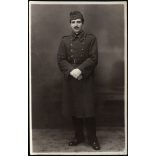 Schaffer Gyula udvari fényképész műterme, Budapest, magyar katona egyenruhában, Horthy-korszak, 1930-as évek, Eredeti fotó, hátulján feliratozott, mélynyomóval jelzett papírkép.