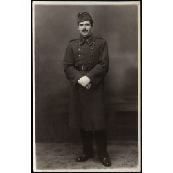   Schaffer Gyula udvari fényképész műterme, Budapest, magyar katona egyenruhában, Horthy-korszak, 1930-as évek, Eredeti fotó, hátulján feliratozott, mélynyomóval jelzett papírkép.