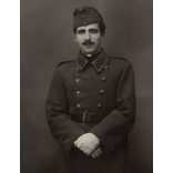 Schaffer Gyula udvari fényképész műterme, Budapest, magyar katona egyenruhában, Horthy-korszak, 1930-as évek, Eredeti fotó, hátulján feliratozott, mélynyomóval jelzett papírkép.