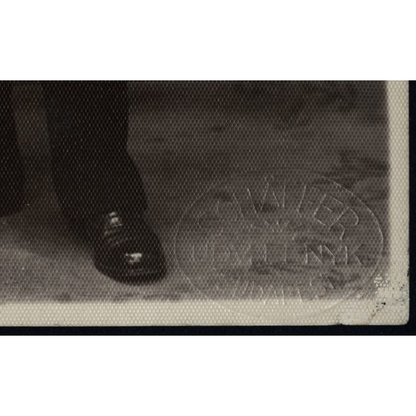 Schaffer Gyula udvari fényképész műterme, Budapest, magyar katona egyenruhában, Horthy-korszak, 1930-as évek, Eredeti fotó, hátulján feliratozott, mélynyomóval jelzett papírkép.