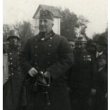 József főherceg a Hősi Emlékmű avatására érkezik, Kisbér, egyenruha, Horthy-korszak, 1933. 11. 01., 1930-as évek, Eredeti fotó, papírkép, hátulján ragasztásnyomok.  