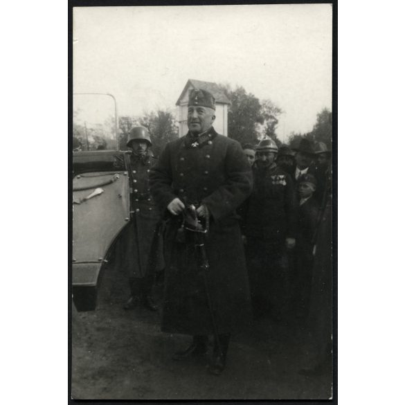 József főherceg a Hősi Emlékmű avatására érkezik, Kisbér, egyenruha, Horthy-korszak, 1933. 11. 01., 1930-as évek, Eredeti fotó, papírkép, hátulján ragasztásnyomok.  