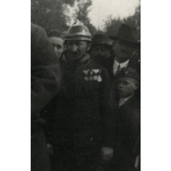 József főherceg a Hősi Emlékmű avatására érkezik, Kisbér, egyenruha, Horthy-korszak, 1933. 11. 01., 1930-as évek, Eredeti fotó, papírkép, hátulján ragasztásnyomok.  