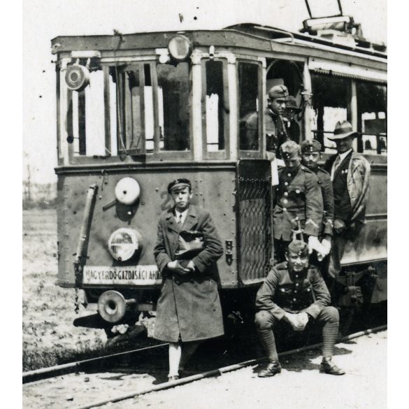 Villamosszerelvény a Nagyerdő felé, Debrecen, utasok, reklám, villamos, jármű, közlekedés, sport, Horthy-korszak, 1930-as évek, Eredeti fotó, papírkép.