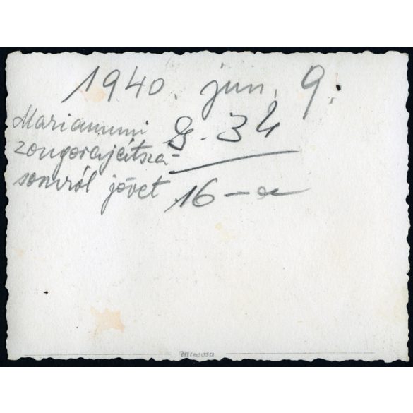 Elegáns nők a Szamos hídon, Kolozsvár, Erdély, plakátok, Horthy-korszak, helytörténet, 1940-es évek, Eredeti fotó, hátulján feliratozott papírkép. 