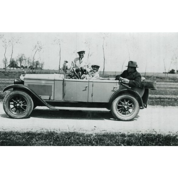 Férfiak Fiat Torpedo (?) személygépkocsiban, Debrecen környéke, autó, jármű, közlekedés, Horthy-korszak, 1930-as évek, Eredeti fotó, papírkép.   