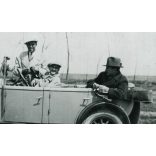 Férfiak Fiat Torpedo (?) személygépkocsiban, Debrecen környéke, autó, jármű, közlekedés, Horthy-korszak, 1930-as évek, Eredeti fotó, papírkép.   