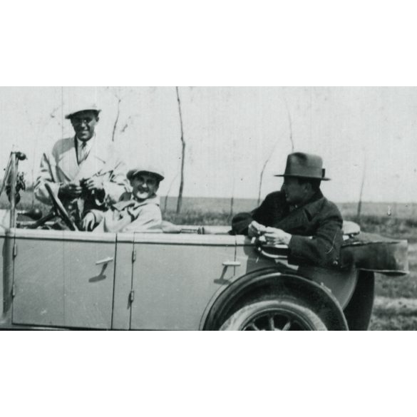 Férfiak Fiat Torpedo (?) személygépkocsiban, Debrecen környéke, autó, jármű, közlekedés, Horthy-korszak, 1930-as évek, Eredeti fotó, papírkép.   
