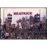 Beatrice együttes a legendás Fekete bárányok koncerten, Budapest, zene, rock, underground, művészet, Nagy Feró, szocializmus, 1980, 1980-as évek, Eredeti fotó,  papírkép, trafikfotó, hátulján ragasztásnyom, sarka törött.