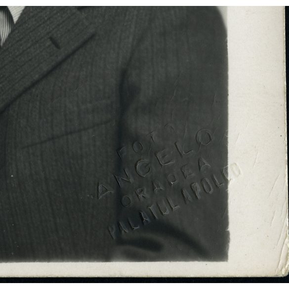 Foto ANGELO, Nagyvárad (Oradea), Erdély, családportré, kislány babával, 1940, 1940-es évek, Eredeti fotó,  mélynyomóval jelzett papírkép, hátulján feliratozva.