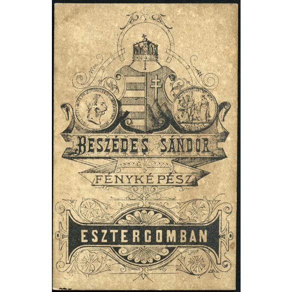 Beszédes Sándor műterme, Esztergom, elegáns nő portréja, fejdísz, gyűrű, monarchia, 1860-as évek, Eredeti CDV, korai vizitkártya fotó gyönyörű hátlappal.   