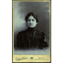  Perger Vince műterme, Baja, elegáns nő portréja, gyönyörű ruha, helytörténet, monarchia, 1890-es évek, Eredeti CDV, vizitkártya fotó.  