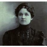 Perger Vince műterme, Baja, elegáns nő portréja, gyönyörű ruha, helytörténet, monarchia, 1890-es évek, Eredeti CDV, vizitkártya fotó.  