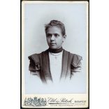 Elbl és Pietsch műterme, Budapest, elegáns nő portréja, gyönyörű ruha, nyaklánc, monarchia, 1890-es évek, Eredeti CDV, vizitkártya fotó.   
