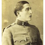 Nagyobb méret, Rozgonyi Dezső műterme, Budapest, magyar K.u.K. katona egyenruhában, kard, gyűrű, monarchia, 1900-as évek, Eredeti kabinetfotó, sarka sérült. 