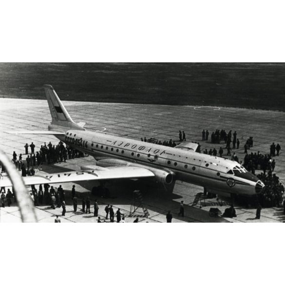 A  TU-104-es sugárhajtású szovjet repülőgép bemutatója, Budapest, Ferihegyi repülőtér, aviatika, jármű, közlekedés, Tupoljev, Aeroflot, kommunizmus 1956. július 19., 1950-es évek, Eredeti fotó, papírkép.  
