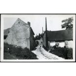 Tabán, Holdvilág utca, Budapest, régi házak, sikátor belbudán, sétáló úrral, várostörténet, Horthy-korszak 1930-as évek, Eredeti fotó, papírkép.   méret megközelítőleg (centiméterben): 9 x 14 Használt! Eredeti nagyítás! Nem reprint, nem másolat. Nem 