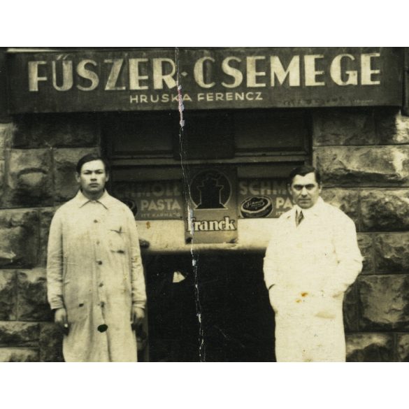 Hruska Ferencz fűszer-csemege üzlete, Budaprst, XI. Villányi (Szent Imre herceg) út 10, reklámok, bolt, reklám, foglalkozás, Horthy-korszak, 1930-as évek, Eredeti fotó, papírkép, középen törésnyom.  