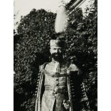 Melczer Béla országgyűlési képviselő díszmagyarban, Kéked, Melczer-várkastély udvara, Horthy-korszak, Borsod-Abaúj-Zemplén megye, 1930-as évek, Eredeti fotó, papírkép. 