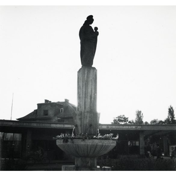 Madonna kis Jézussal szobor, Budapest, Pasaréti tér, buszmegálló, posta, feliratok, helytörténet, Horthy-korszak, 1930-as évek, Eredeti fotó, papírkép.  