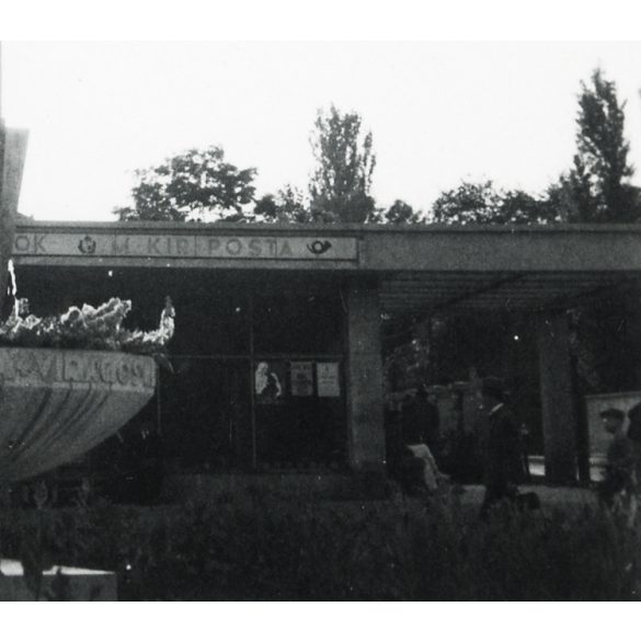 Madonna kis Jézussal szobor, Budapest, Pasaréti tér, buszmegálló, posta, feliratok, helytörténet, Horthy-korszak, 1930-as évek, Eredeti fotó, papírkép.  