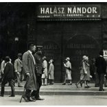 Sétáló nők és férfiak, Debrecen, Halász Nándor ékszerész kirakata, reklám, üzlet, kirakat, utcakép,  Horthy-korszak, helytörténet, 1930-as évek, Eredeti fotó, papírkép. 