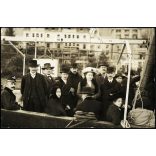 Photo-Manufaktur E. Jelussich, Fiume-Abbazia, magyar úri társaság egy hajón, Fiume tábla, jármű, közlekedés, monarchia, helytörténet, 1912, 1910-es évek, Eredeti képeslap fotó, hátulján feliratozott lepecsételt papírkép, középen rövid törésnyommal.  