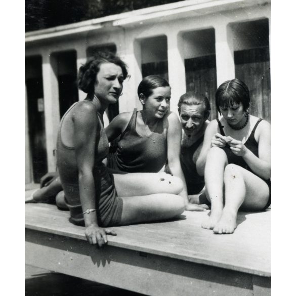 Fürdőruhában, Debrecen, fiatalok a strandon, Horthy-korszak, 1930-as évek, Eredeti fotó, papírkép. 