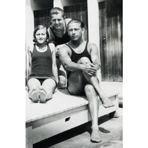 Fürdőruhában, Debrecen, fiatalok a strandon, Horthy-korszak, 1930-as évek, Eredeti fotó, papírkép. 