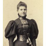 Schmidt Ede műterme, Budapest, elegáns karcsú nő portréja, monarchia, 1890-es évek, Eredeti kabinetfotó. 