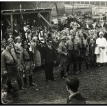 Robert Baumgartner fényképész, Lohhof (Németország), ünnepel a Nemzetiszocialista Párt, náci zászló, katona, egyenruha, munka ünnepe, Horthy-korszak, 1937. május 1., 1930-as évek, Eredeti fotó, hátulján feliratozott papírkép. 