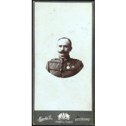   Hegedűs műterem, Liptó (Rózsahegy), Felvidék, magyar, K.u.K. katona hatalmas bajusszal, egyenruha, érdemrend, 1. világháború, helytörténet, monarchia, 1900-as évek, Eredeti kabinetfotó. 