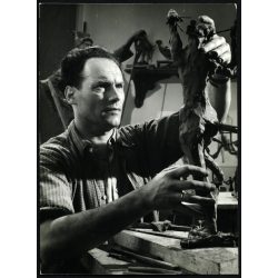   Somogyi József szobrászművész munka közben. Művészet, műterem, híresség, portré, foglalkozás, 1950-es évek, Eredeti fotó, papírkép.  