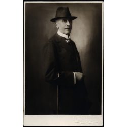   Mindszenty műterem, Pozsony, elegáns férfi, (gróf?) Pálffy János portréja, Horthy-korszak, 1932, 1930-as évek, Eredeti fotó, hátulján feliratozott, aláír, szignózott, mélynyomóval jelzett papírkép.