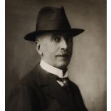 Mindszenty műterem, Pozsony, elegáns férfi, (gróf?) Pálffy János portréja, Horthy-korszak, 1932, 1930-as évek, Eredeti fotó, hátulján feliratozott, aláír, szignózott, mélynyomóval jelzett papírkép.