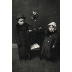   Elegáns gyerekek, Sándor és Bözske, Tiszafüred, Jász-Nagykun-Szolnok megye, helytörténet, monarchia, 1913, 1910-es évek, Eredeti fotó, hátulján feliratozott, papírkép. 