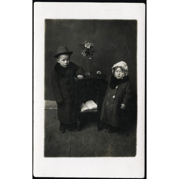 Elegáns gyerekek, Sándor és Bözske, Tiszafüred, Jász-Nagykun-Szolnok megye, helytörténet, monarchia, 1913, 1910-es évek, Eredeti fotó, hátulján feliratozott, papírkép. 
