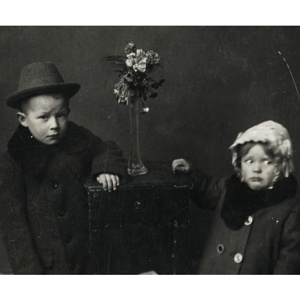 Elegáns gyerekek, Sándor és Bözske, Tiszafüred, Jász-Nagykun-Szolnok megye, helytörténet, monarchia, 1913, 1910-es évek, Eredeti fotó, hátulján feliratozott, papírkép. 