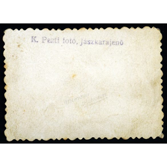 K. Pesti fotó, Jászkarajenő, elegáns gyerekek, lányok, testvérek, Pest megye, helytörténet, Horthy-korszak, 1930-as évek, Eredeti fotó, hátulján pecséttel jelzett papírkép.