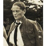 Nő BDM, Bund Deutscher Mädel náci egyenruhában, Németország, horogkereszt, Hitlerjugend,  Horthy-korszak, 1930-as évek, Eredeti fotó, papírkép.   