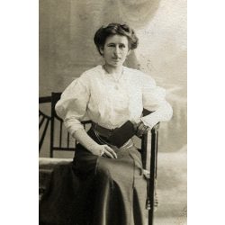   Rosenblatt műterem, Eperjes (Felvidék), elegáns nő kesztyűben, monarchia, 1910, 1910-es évek, Eredeti fotó, mélynyomóval jelzett papírkép.   